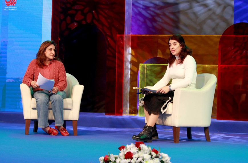 جلسة نقاشية حول المرأة في المجتمع الكردستاني من التنميط إلى التغيير شارة رشيد: المرأة ليست منتجة للفن وغالبا ما تكون سلعة للأعمال الفنية ساكار فاروق: نسعى لفسح المجال أمام النساء في مجال الفن