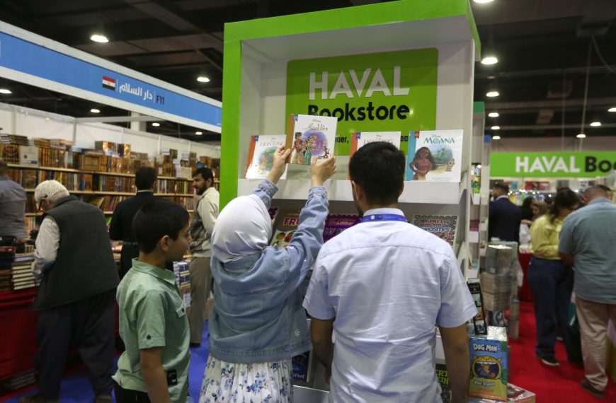 هل تتيح المكتبات استعارة الكتب؟ وهل أسعارها في متناول جميع الفئات الاجتماعية؟