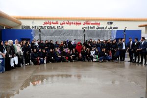 بارانبارین ڕێگری لە سەردانی پیشانگاكە نەكرد..بەشدارییەکی زۆر لە پێشانگای نێودەوڵەتیی بۆ کتێب لە هەولێر بەردەوامە