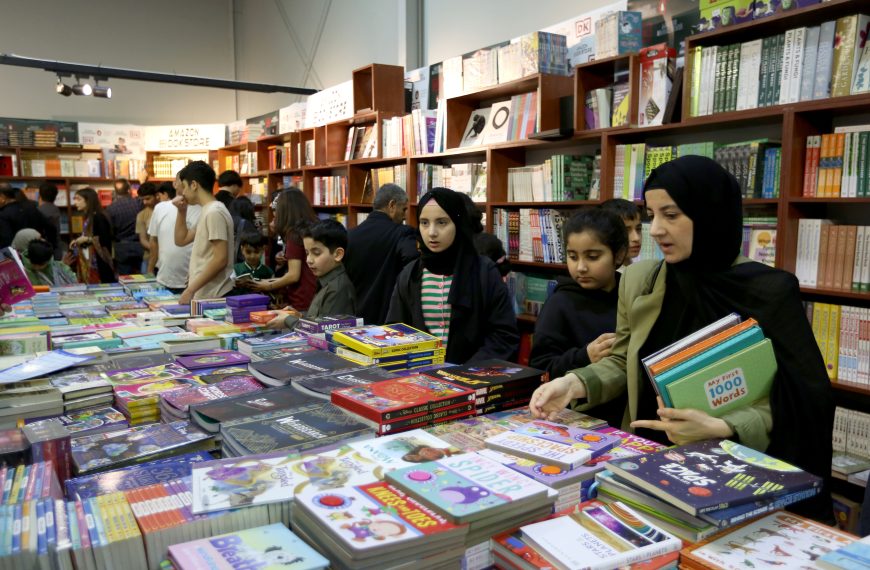 معرض أربيل للكتاب يرسخ الحوار الثقافي الكوردي – العربي ازدهار الأدب المحلي وحركة الترجمة ورواج الرواية النسائية