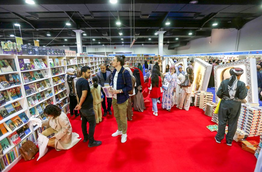 الإقبال العالمي على الكتب.. برغم زحمة وسائل الترفيه الحديثة