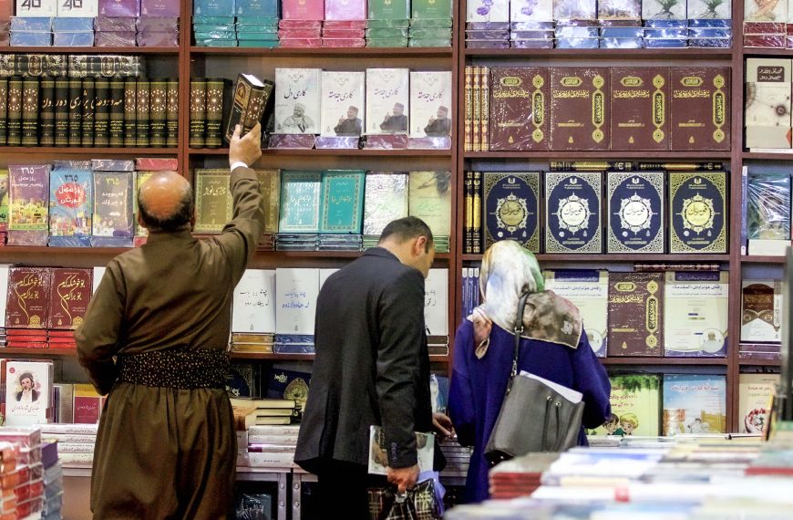 إصدارات جديدة في مجال القانون والتاريخ تثير اهتمام الزوار في معرض أربيل