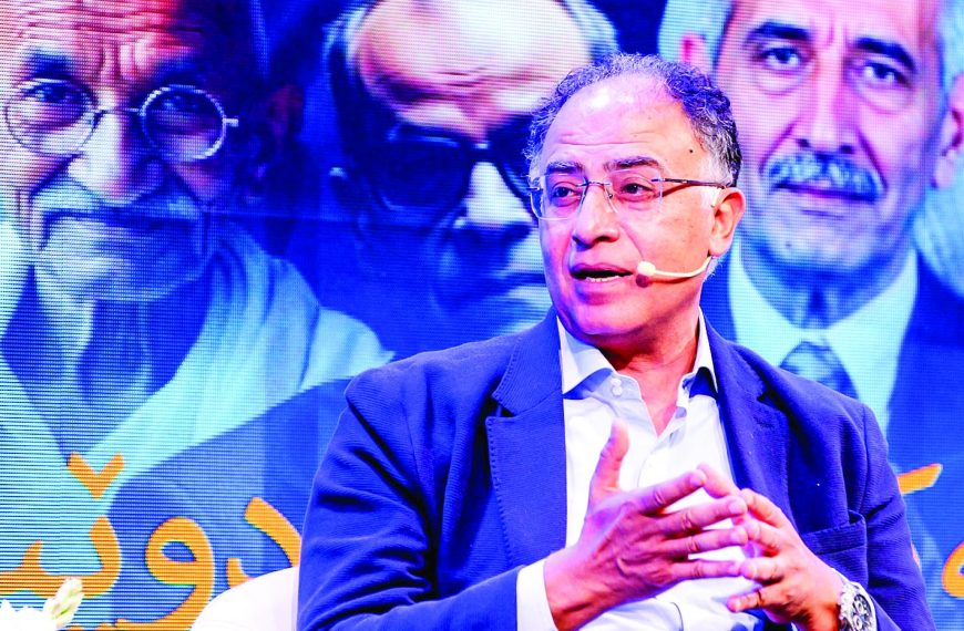 في حوار موسع.. أشرف العشماوي يشرح ظاهرة الكتب الأكثر مبيعًا
