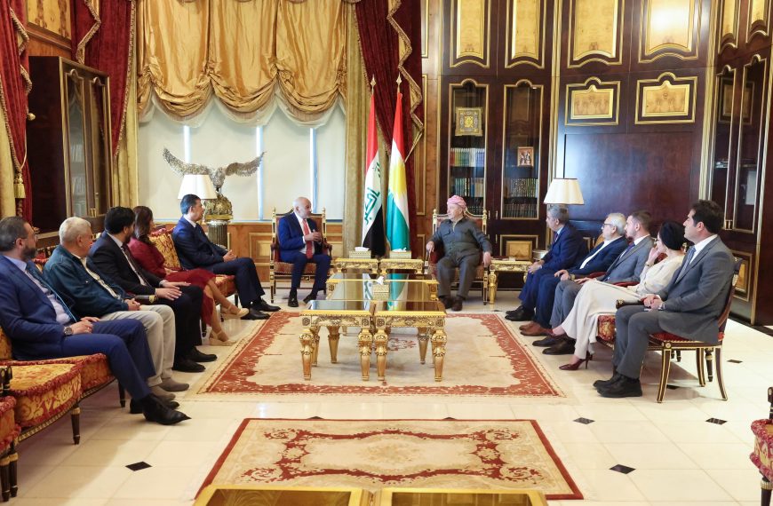 الرئيس بارزاني يستقبل عددًا من الكتّاب والمفكرين والمثقفين العرب